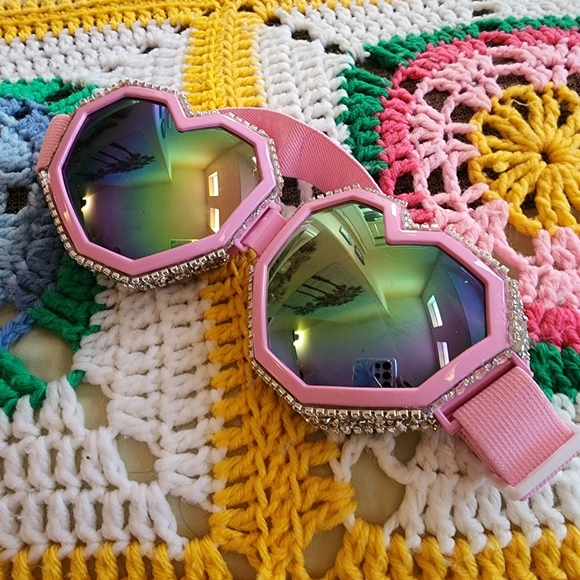 Heart Shaped Goggles with Rhinestones - Picture 2 of 5